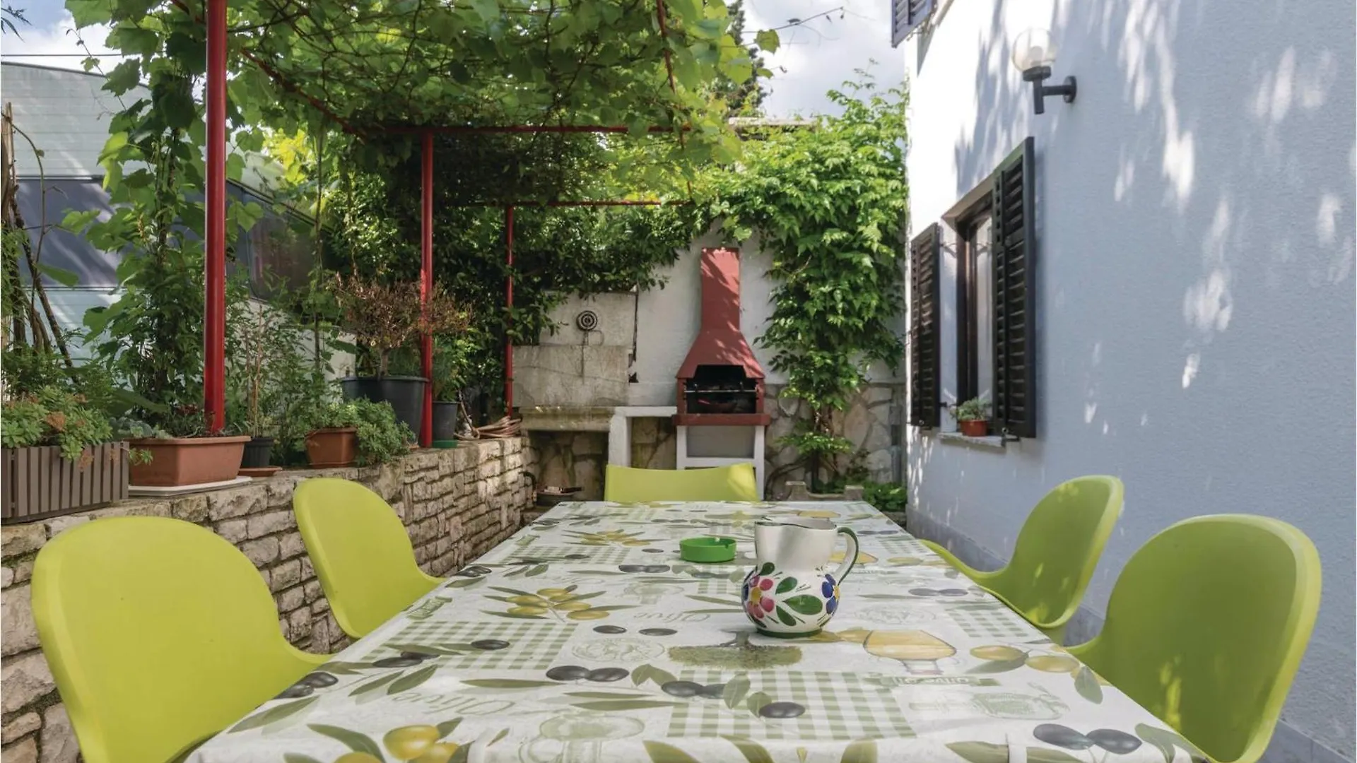 3 Bedroom Lovely Home In Manjadvorci Holiday home