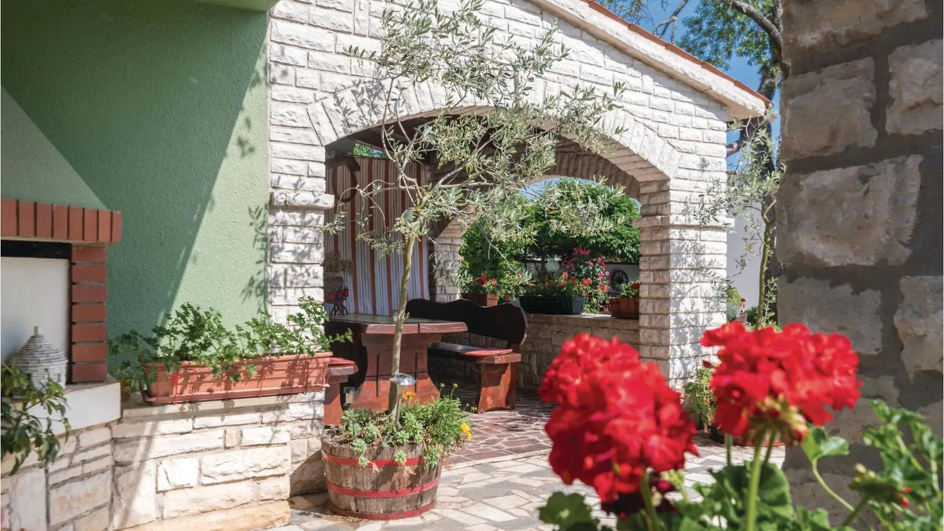 3 Bedroom Lovely Home In Manjadvorci 0*,