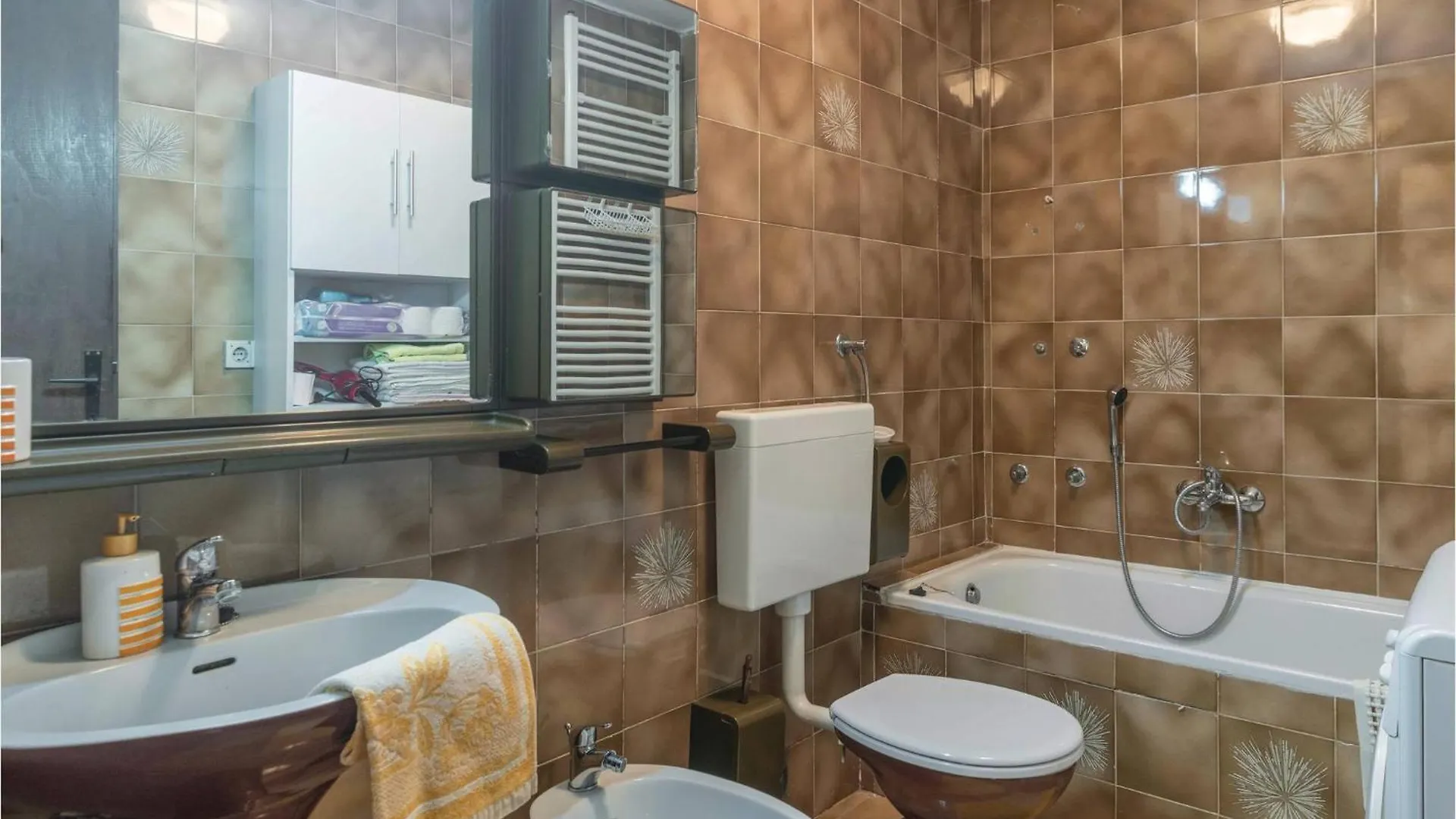 3 Bedroom Lovely Home In Manjadvorci Holiday home