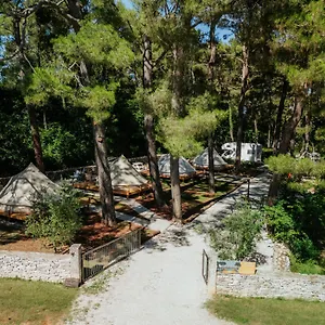 Gasthuis Camp 'dvor' Bell Tent, Manjadvorci